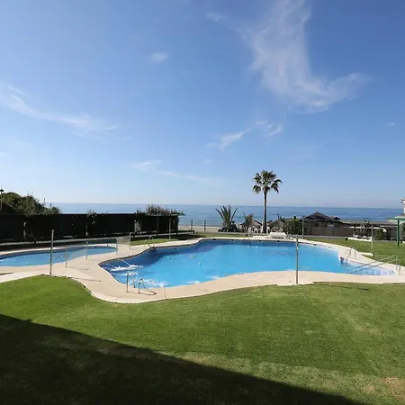 Banana Primera Linea De Playa * 马尔韦利亚